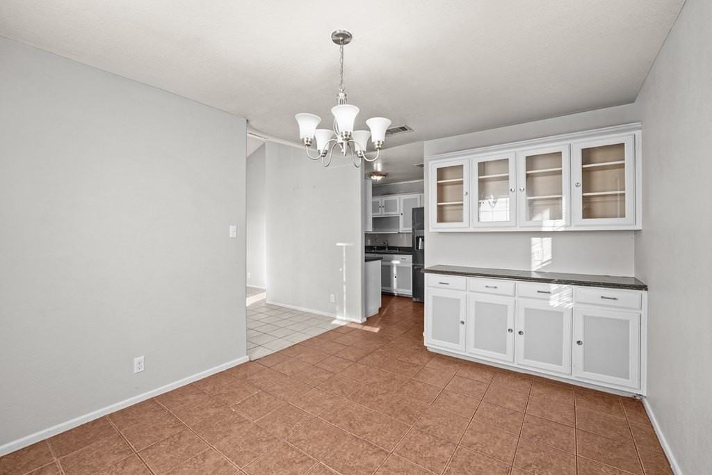 1728 Linda Ave - Photo 6 of 13