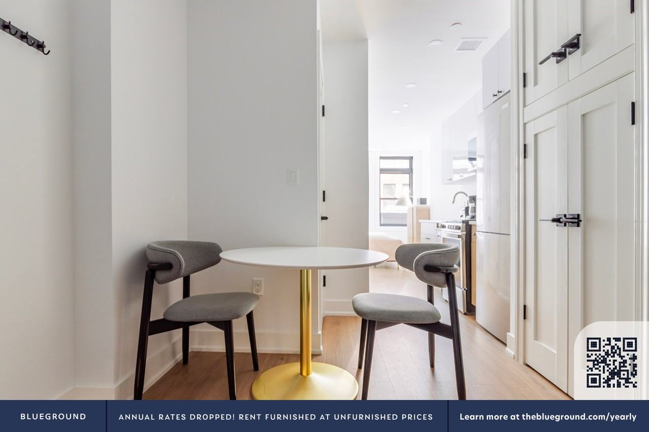 307 W 39th St #2110 - Photo 4 of 18