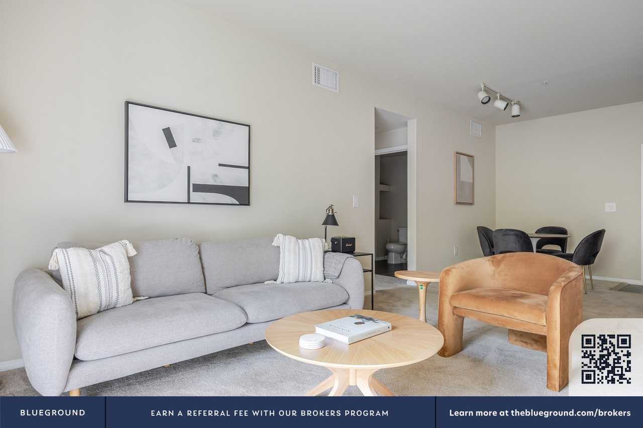 5535 Westlawn Avenue - Photo 4 of 43