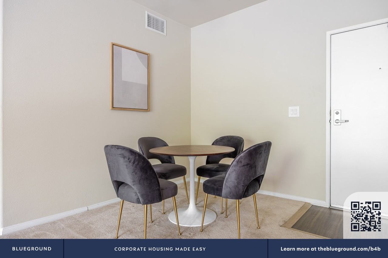 5535 Westlawn Avenue - Photo 5 of 43