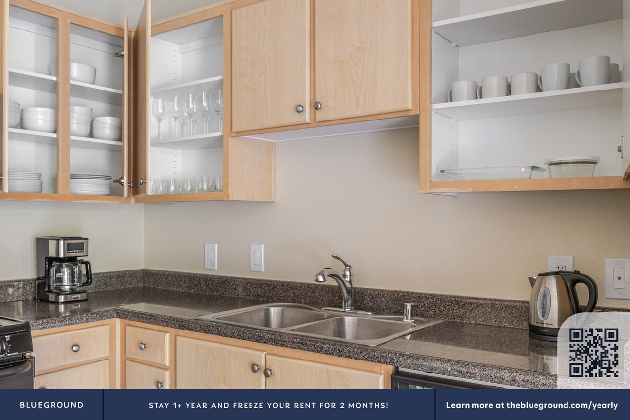 5535 Westlawn Avenue - Photo 7 of 43