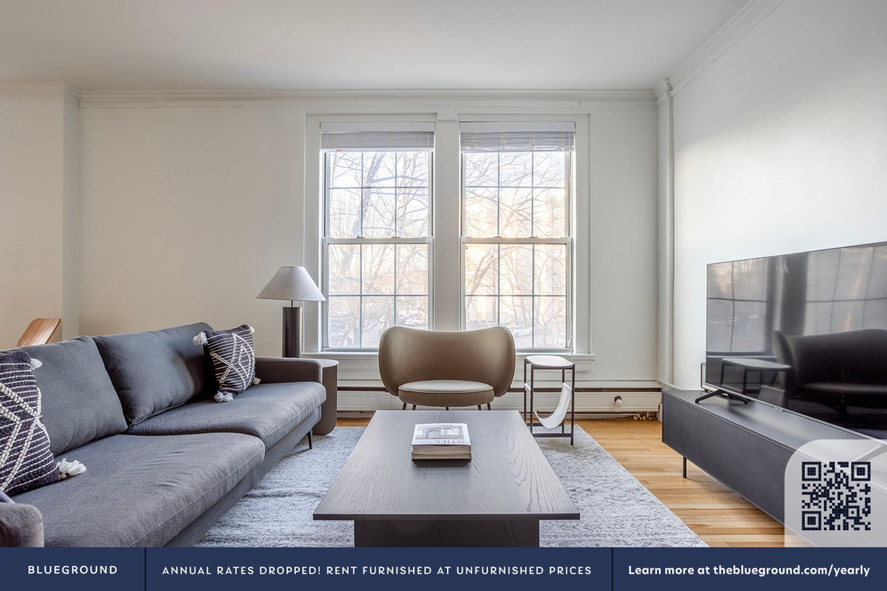 1284 Beacon Street - Photo 4 of 33