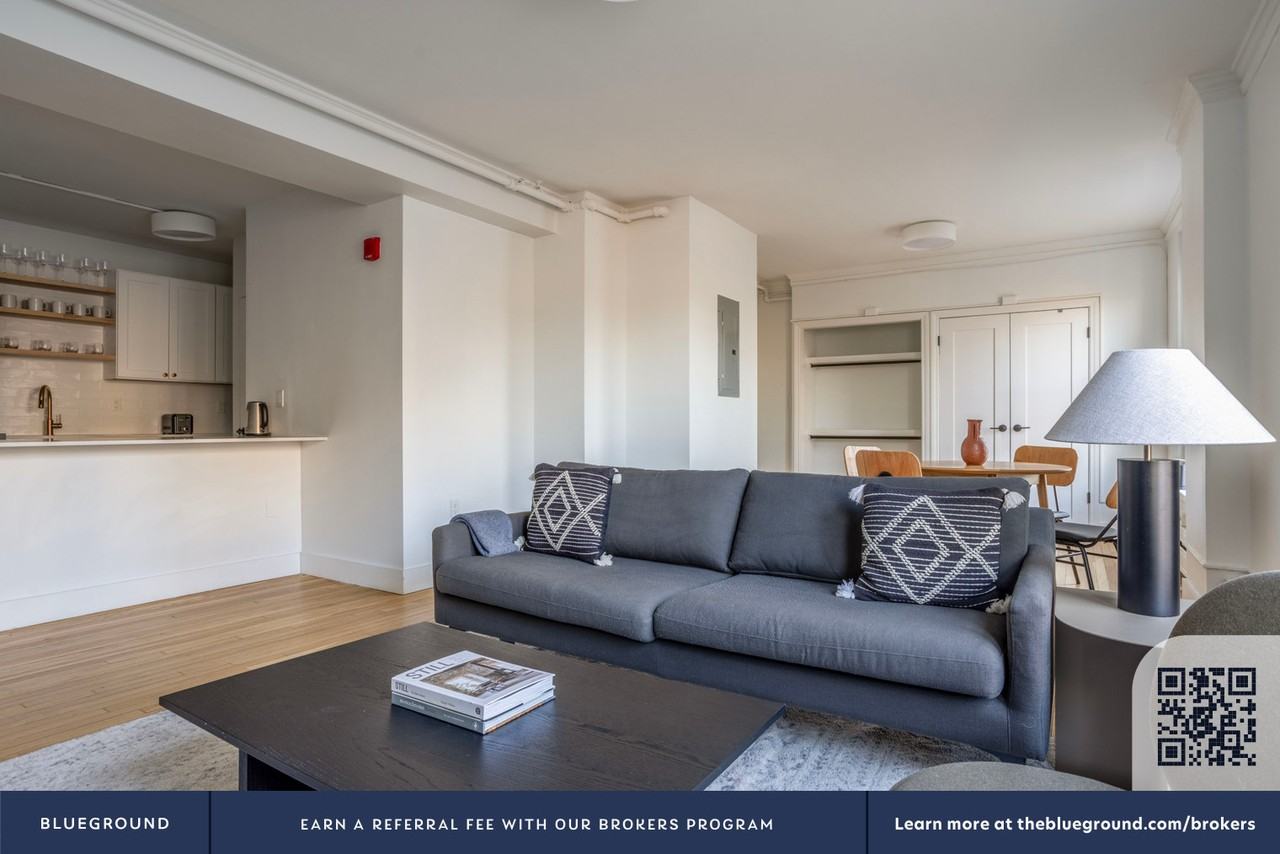 1284 Beacon Street - Photo 5 of 33