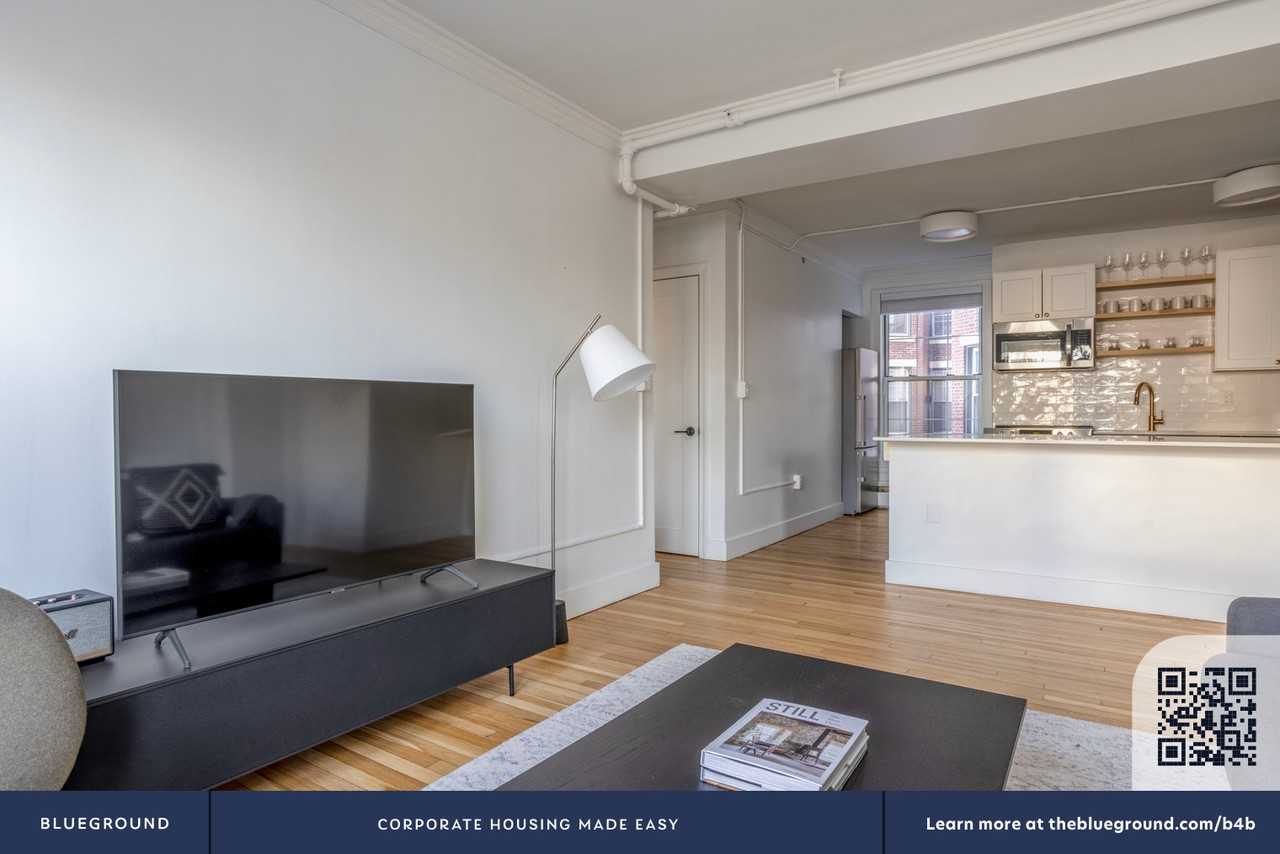 1284 Beacon Street - Photo 6 of 33