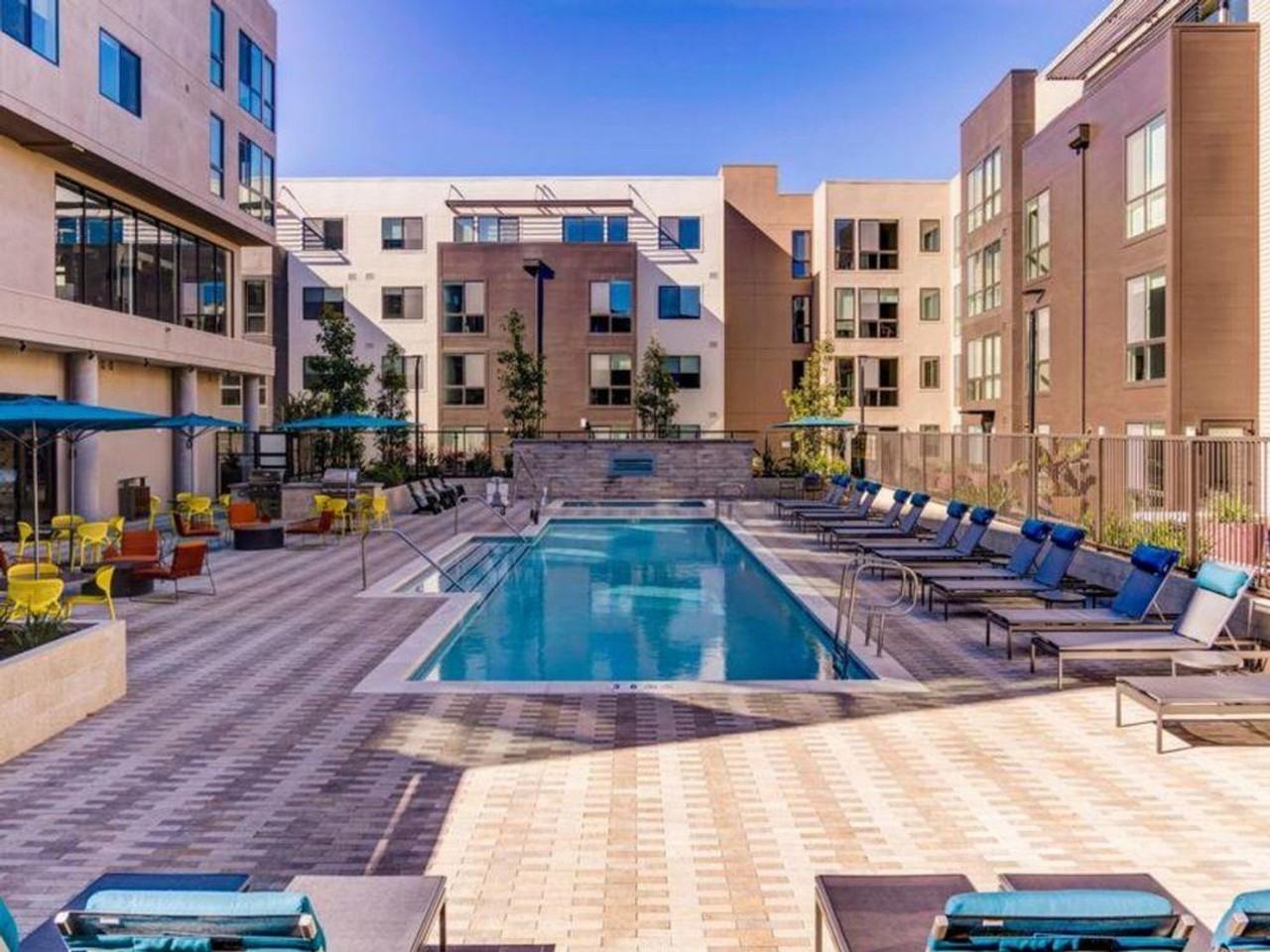 2241 Latham St #1268016P - Photo 4 of 24