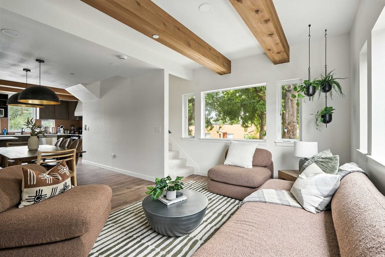 925 Ne 23rd Ave #1309878P - Photo 3 of 50