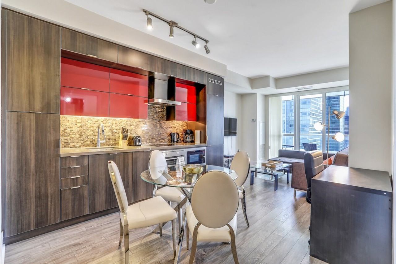 299 Front St W #1371160P - Photo 2 of 33