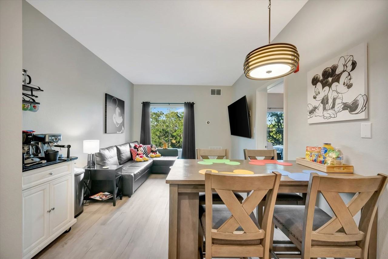 8303 Palm Pkwy #1372310P - Photo 4 of 50