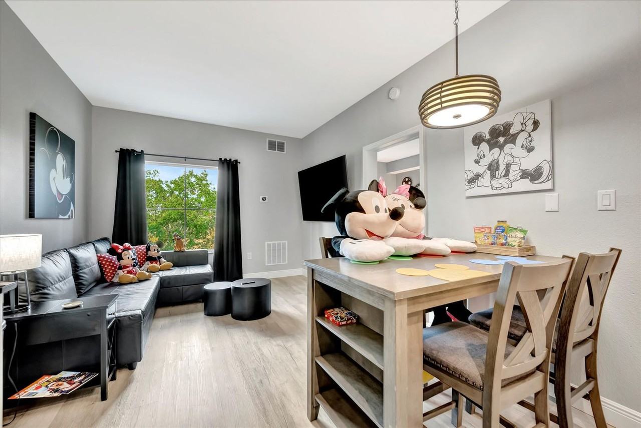 8303 Palm Pkwy #1372310P - Photo 6 of 50