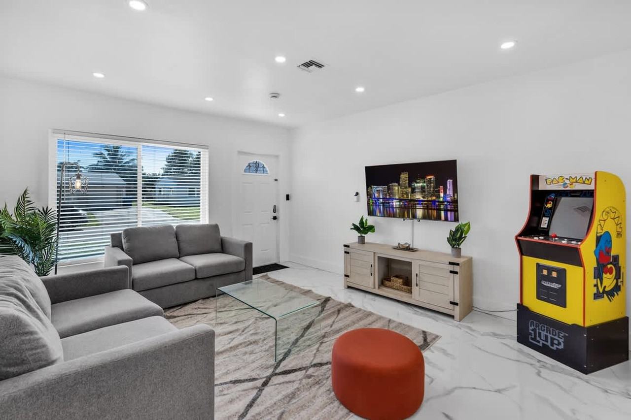 7001 Coolidge St #1372328P - Photo 3 of 41