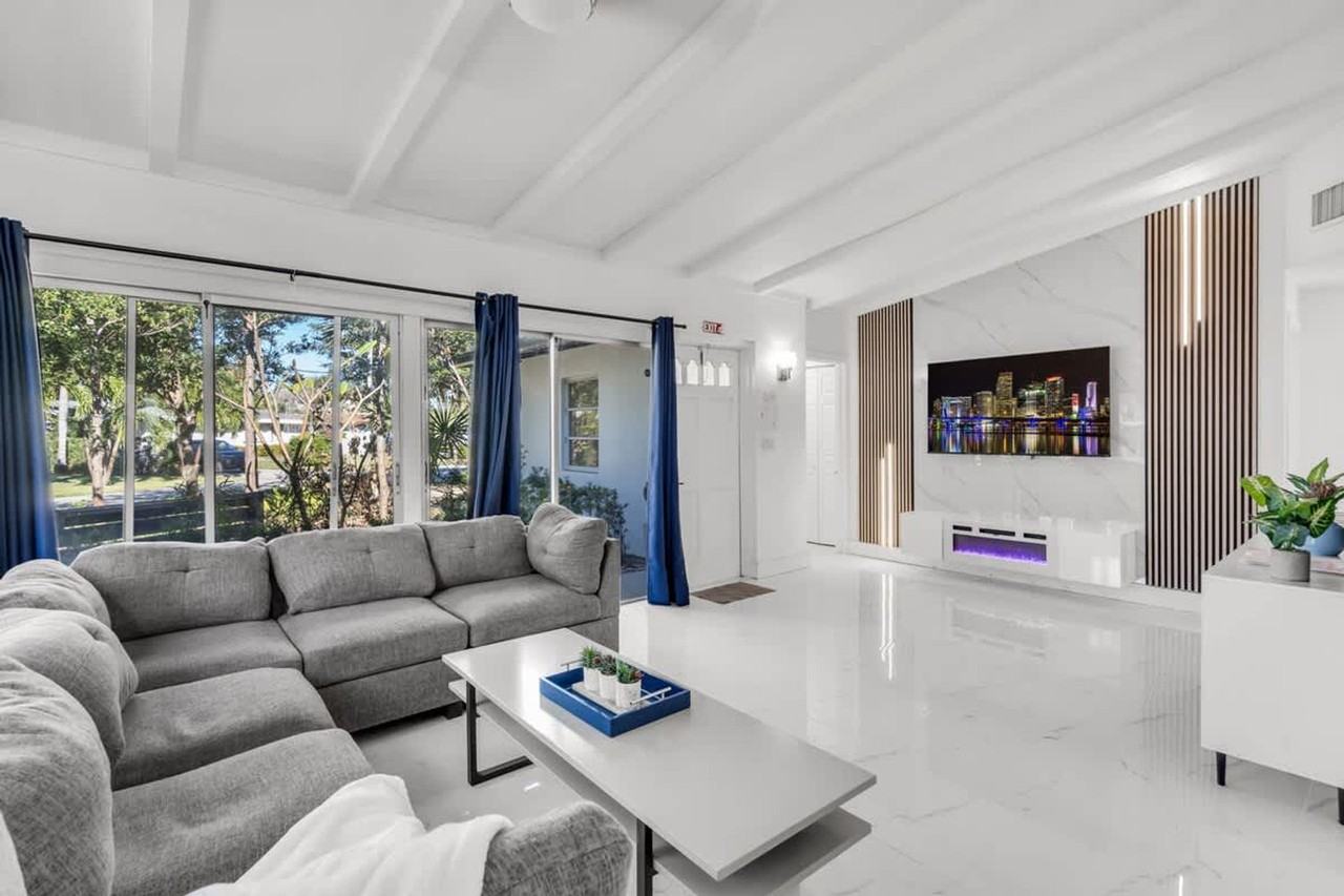 714 Ne 17th Ct #1372340P - Photo 3 of 48