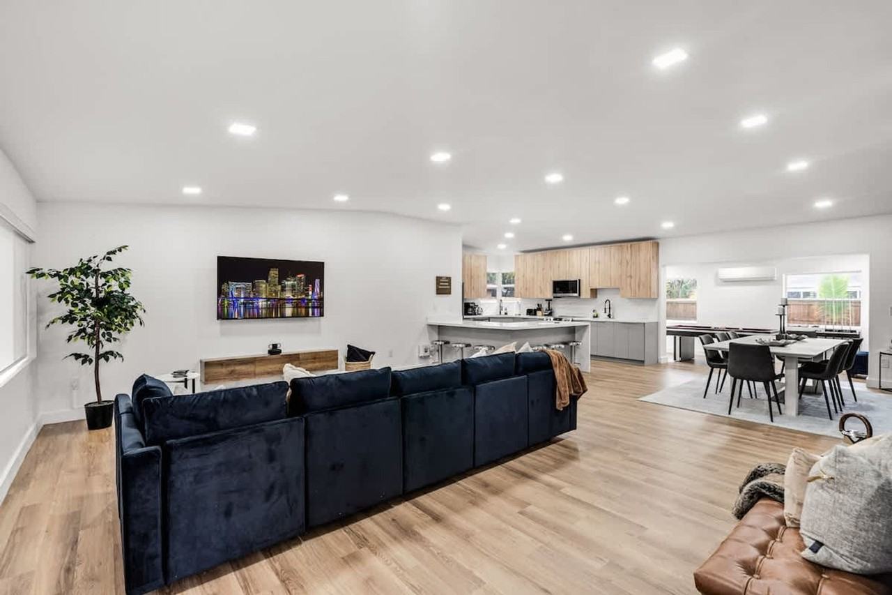 17621 Ne 7th Ave #1372351P - Photo 4 of 50