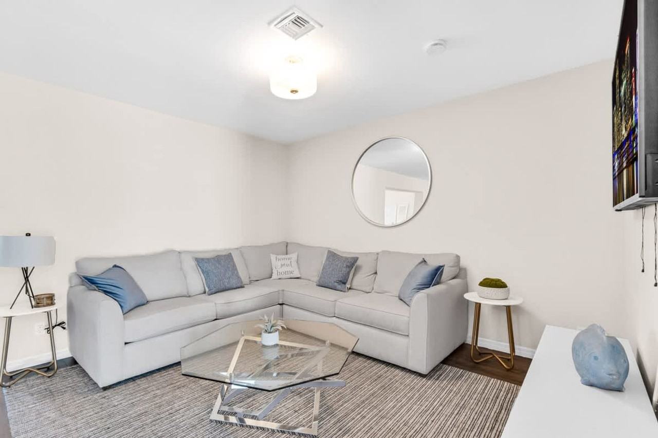 3624 Sw 22nd St #1372359P - Photo 4 of 50