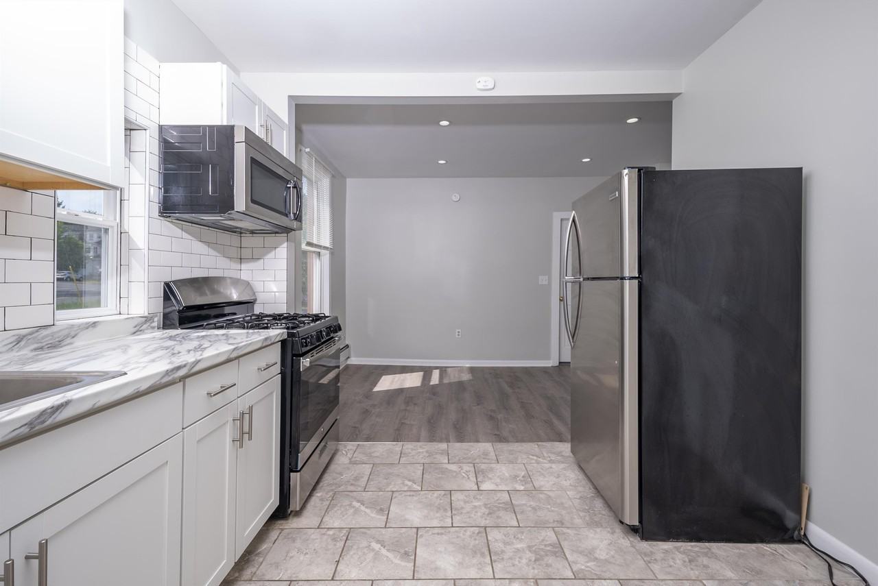 338 Saratoga St #2 - Photo 7 of 26