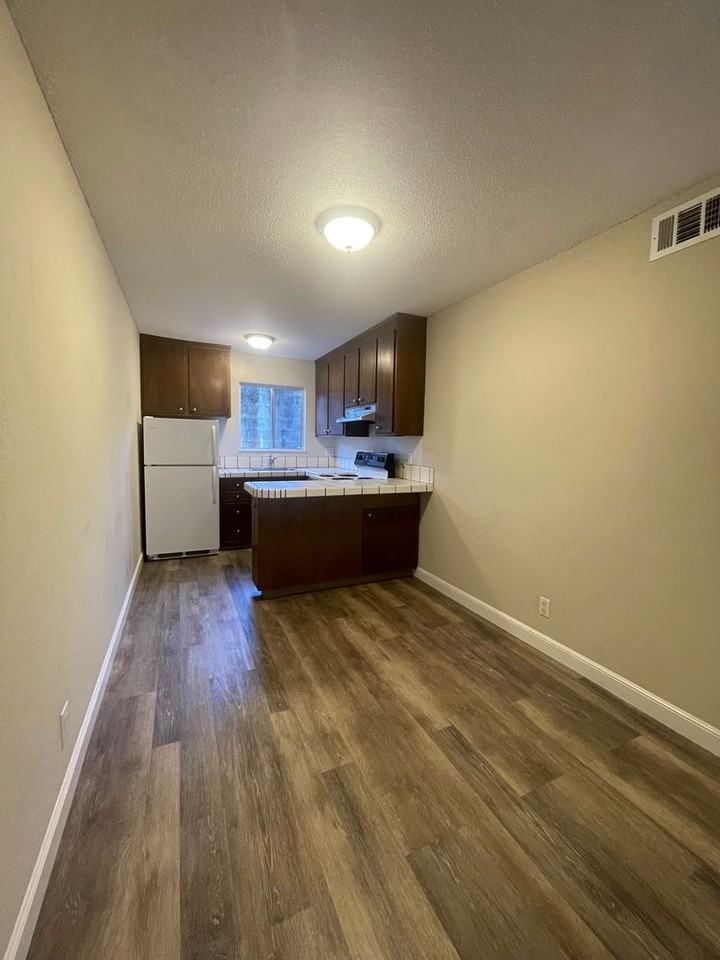 1651 Detroit Ave #110 - Photo 5 of 12