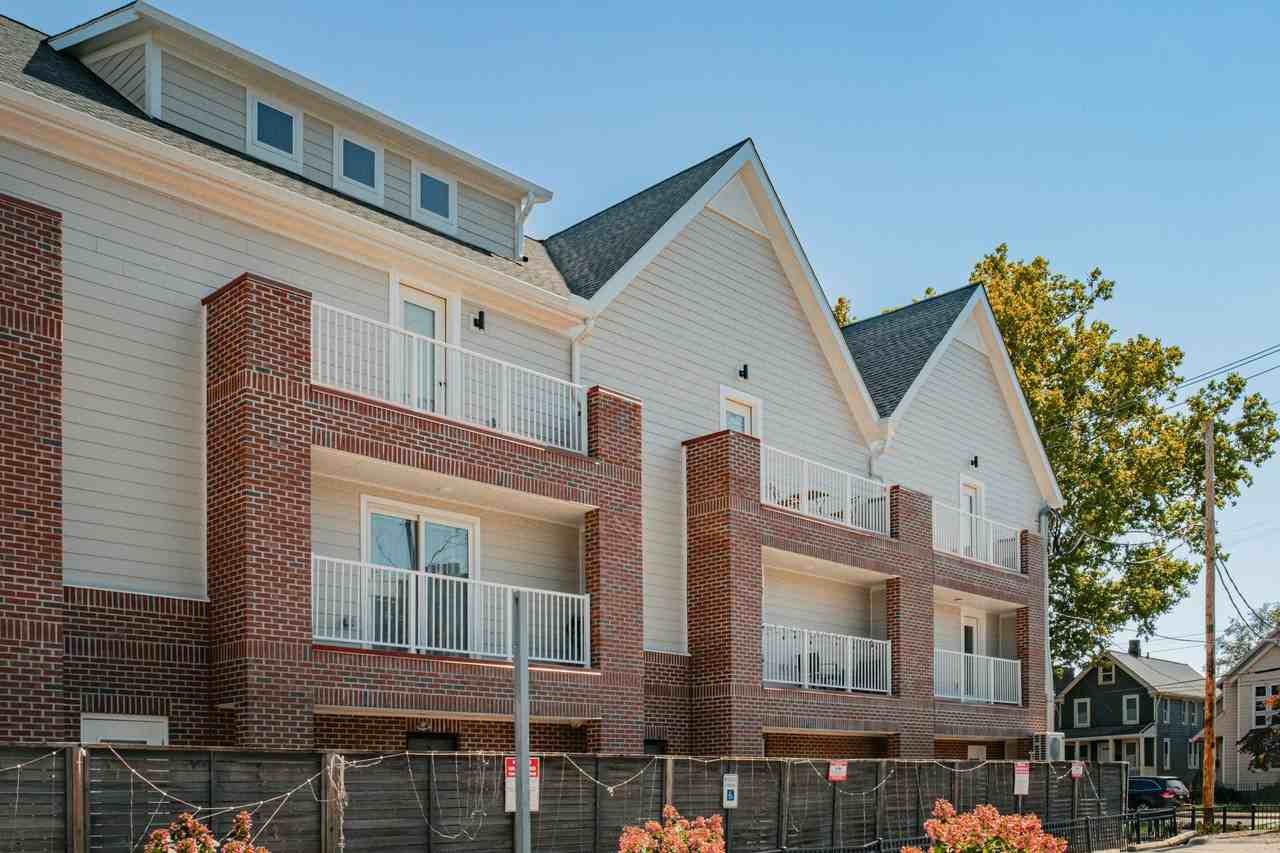 2183-2185 Cornell Rd - Photo 3 of 13