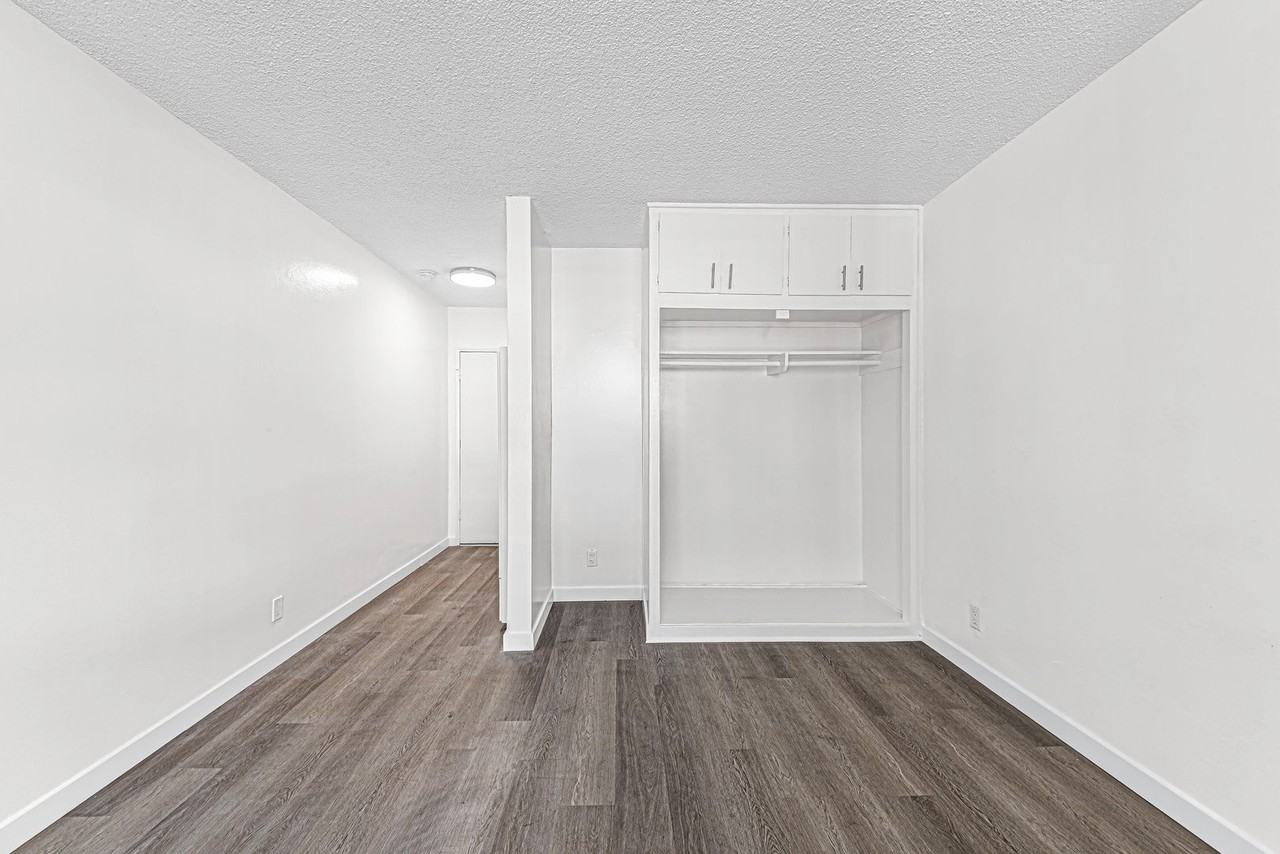 5005 August St - Photo 3 of 24