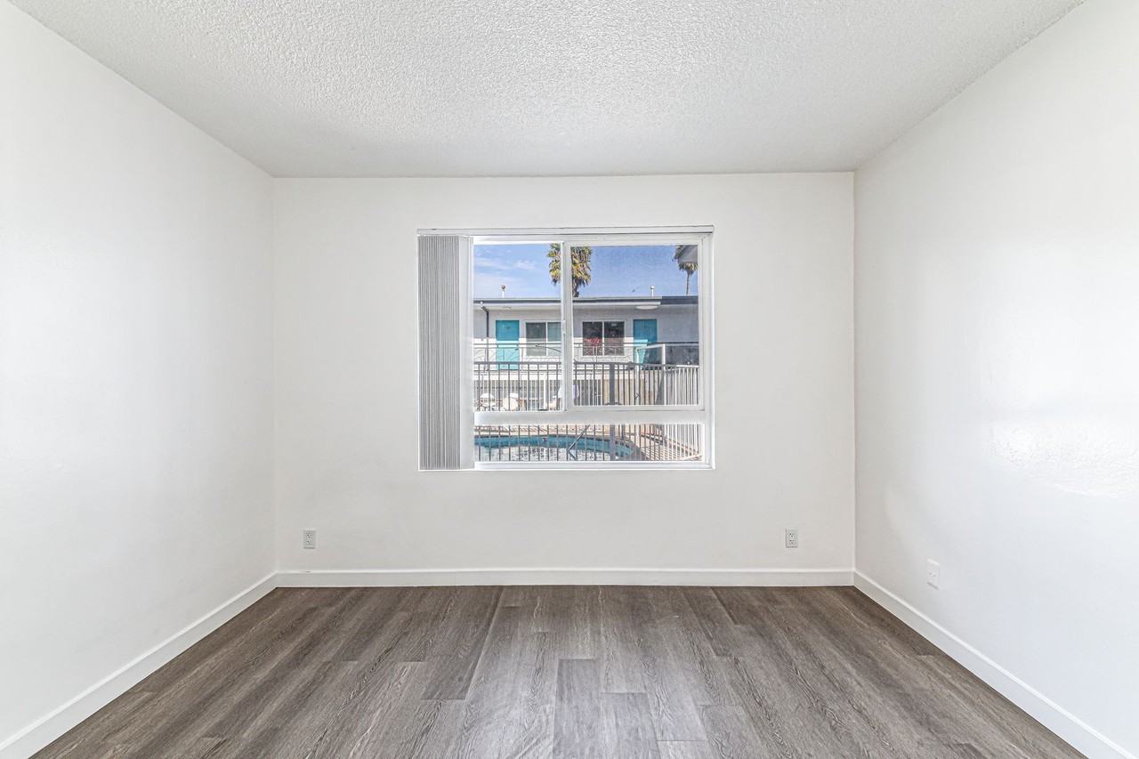 5005 August St - Photo 7 of 24