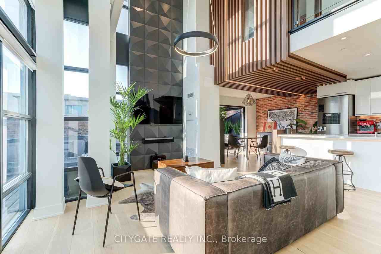 915 King Street West - Photo 3 of 12