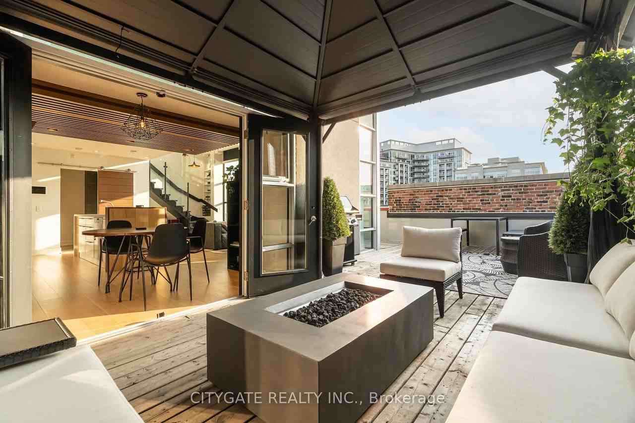 915 King Street West - Photo 5 of 12