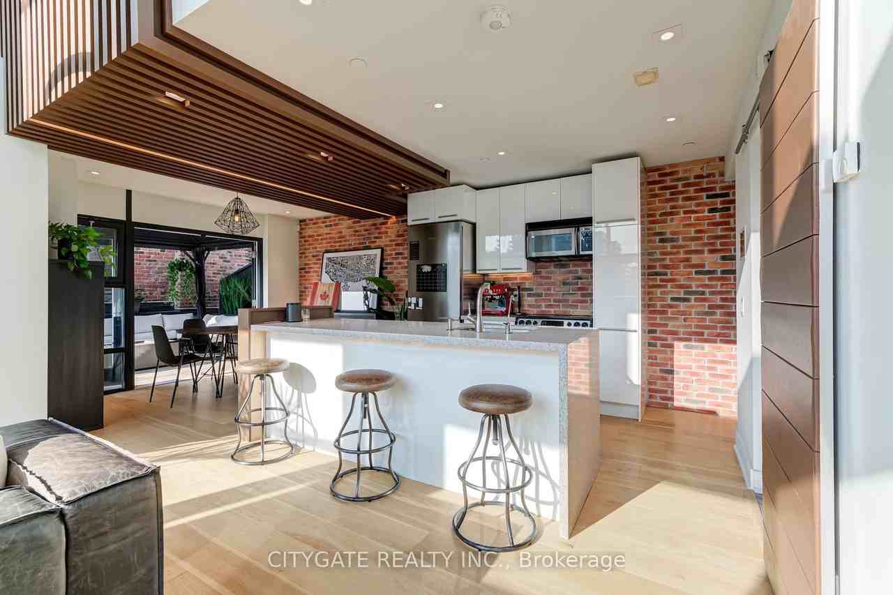 915 King Street West - Photo 2 of 12