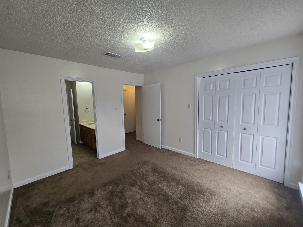 120 Oak Ridge Ave Apt B - Photo 5 of 11