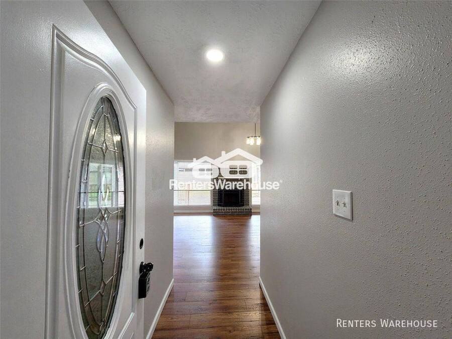 2118 Creston Dr - Photo 2 of 24