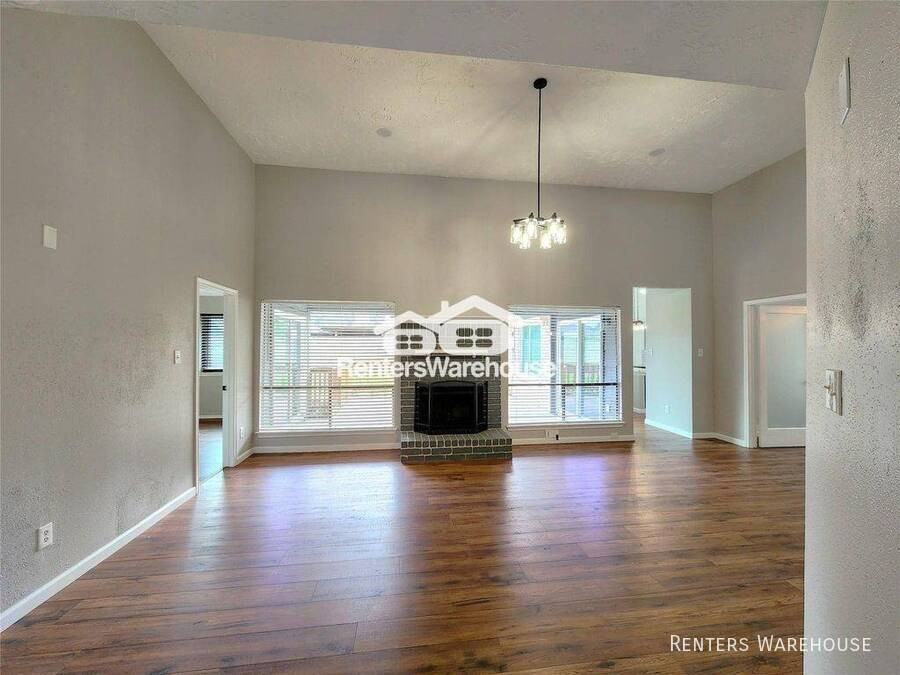 2118 Creston Dr - Photo 3 of 24