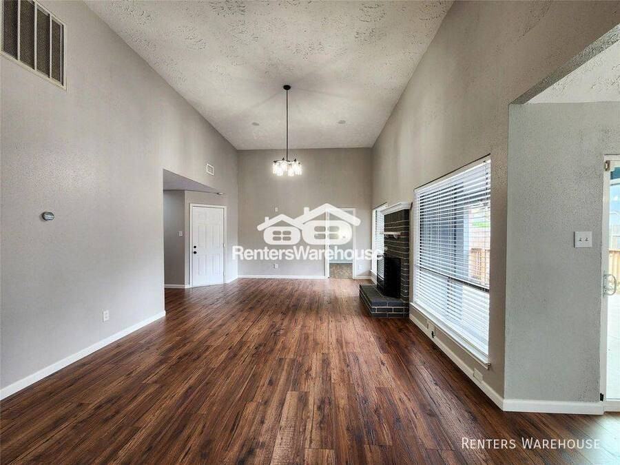 2118 Creston Dr - Photo 5 of 24