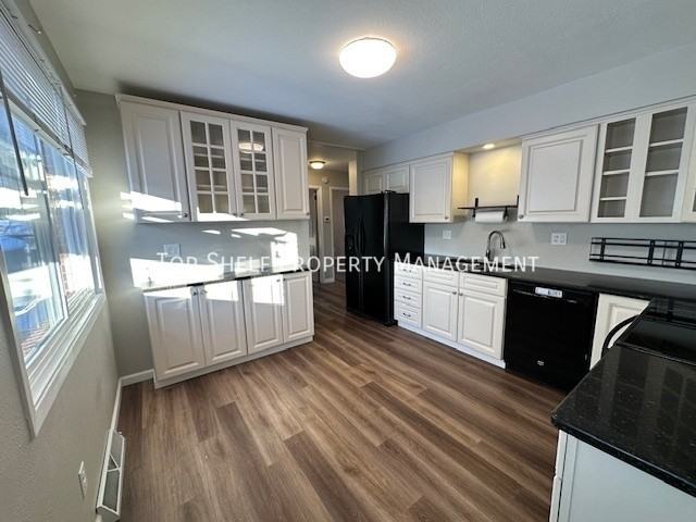 4834 Seneca Ave - Photo 2 of 12