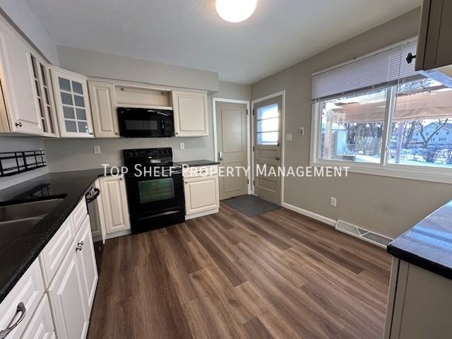 4834 Seneca Ave - Photo 3 of 12