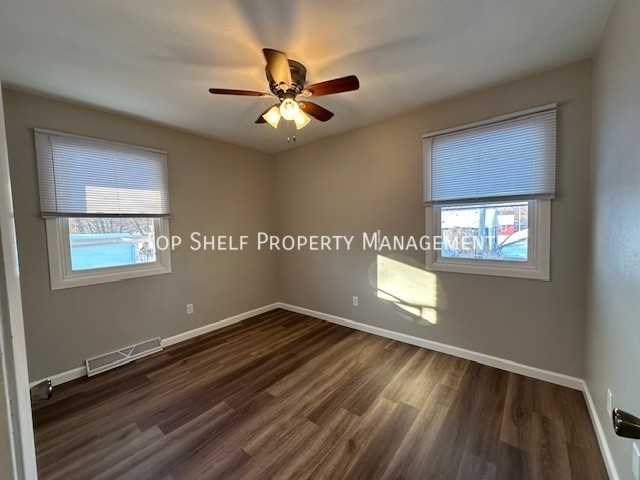 4834 Seneca Ave - Photo 4 of 12