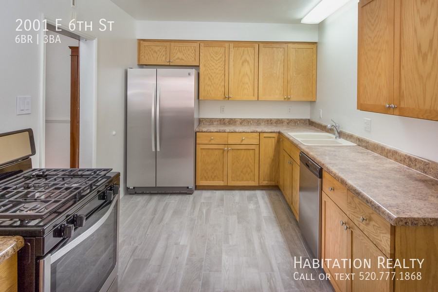 2001 E 6th St - Photo 2 of 19