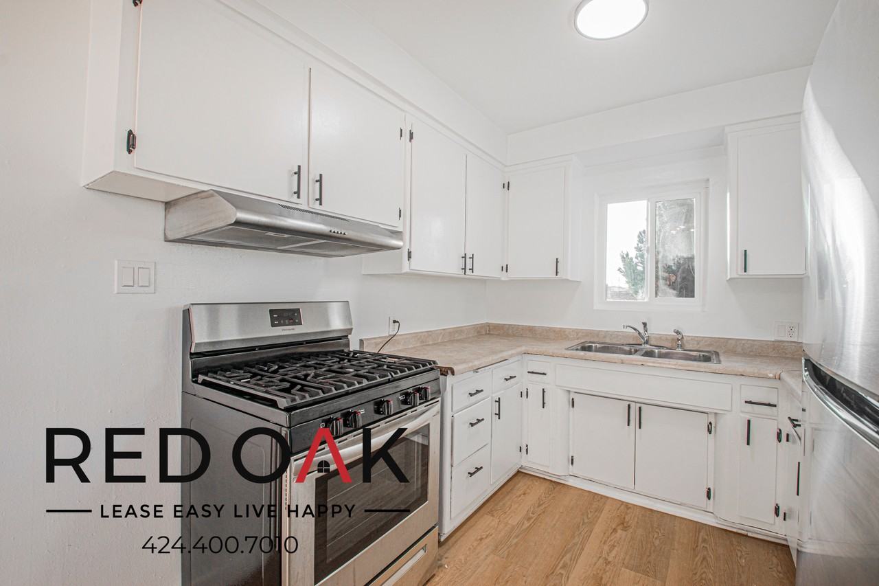 1115 W 111th St #6 - Photo 4 of 24