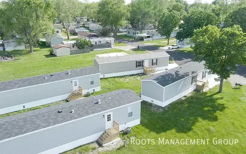 422 Carriage Lane Est #422 - Photo 7 of 9