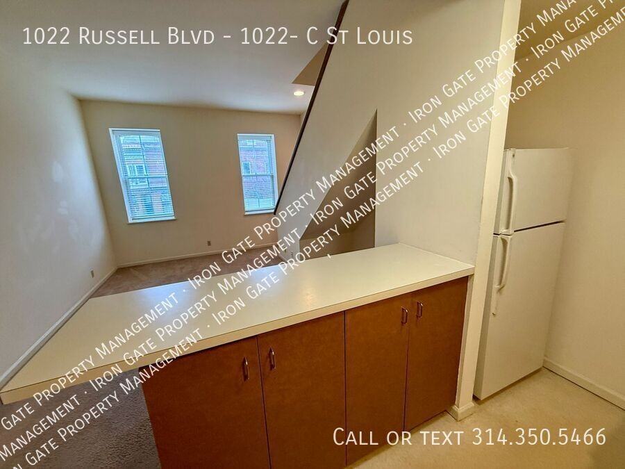 1022 Russell Blvd - Photo 2 of 13