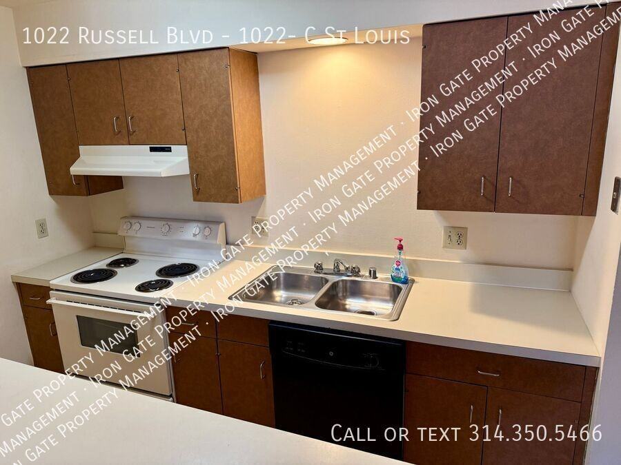 1022 Russell Blvd - Photo 3 of 13