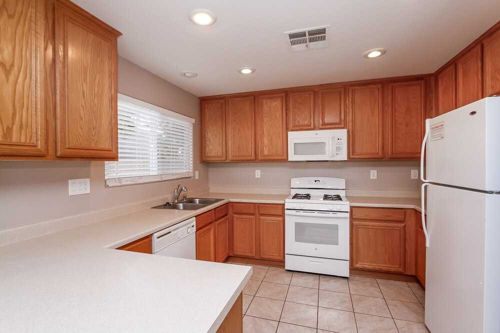 10293 Burning Bush St - Photo 4 of 15