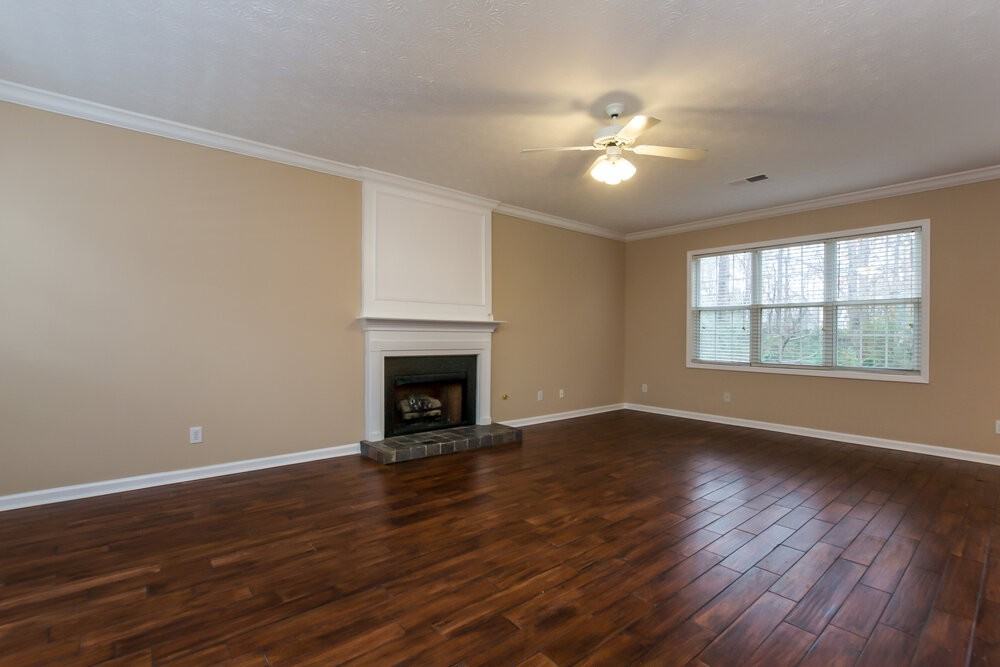 225 Chamberlyn Ln - Photo 3 of 15