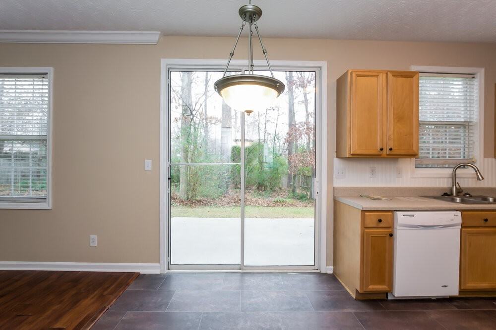 225 Chamberlyn Ln - Photo 4 of 15