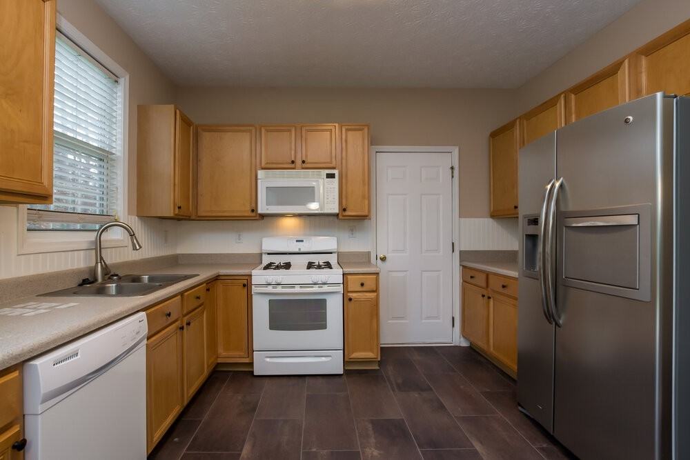 225 Chamberlyn Ln - Photo 5 of 15