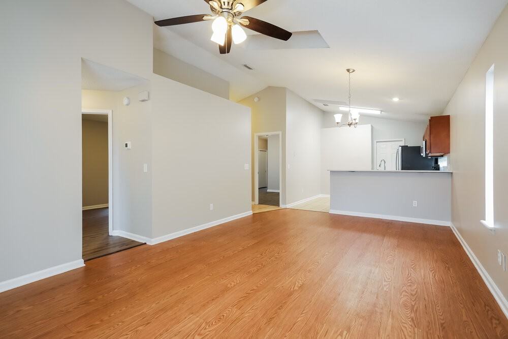 1263 Suffolk Pl - Photo 4 of 15