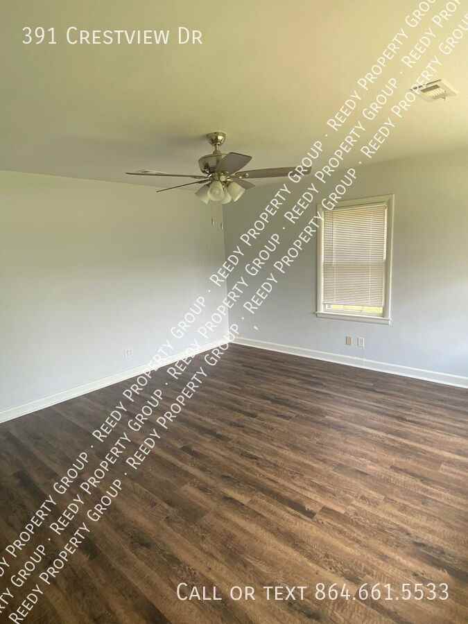 391 Crestview Dr - Photo 3 of 13