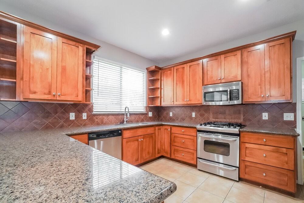 21902 Willow Shadows Dr - Photo 5 of 15