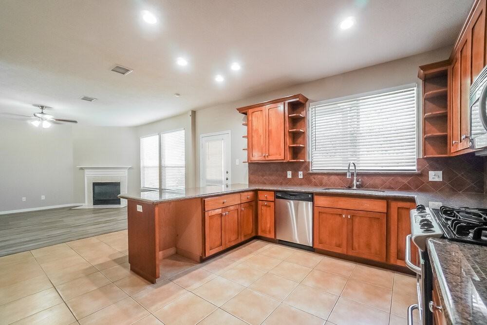 21902 Willow Shadows Dr - Photo 6 of 15