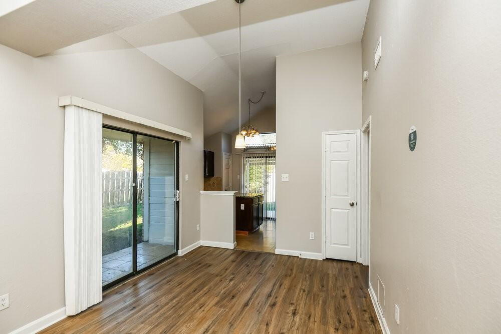 103 Hardin Dr - Photo 6 of 16