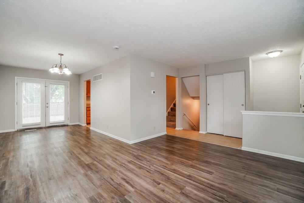 538 Surrey Ln - Photo 7 of 19