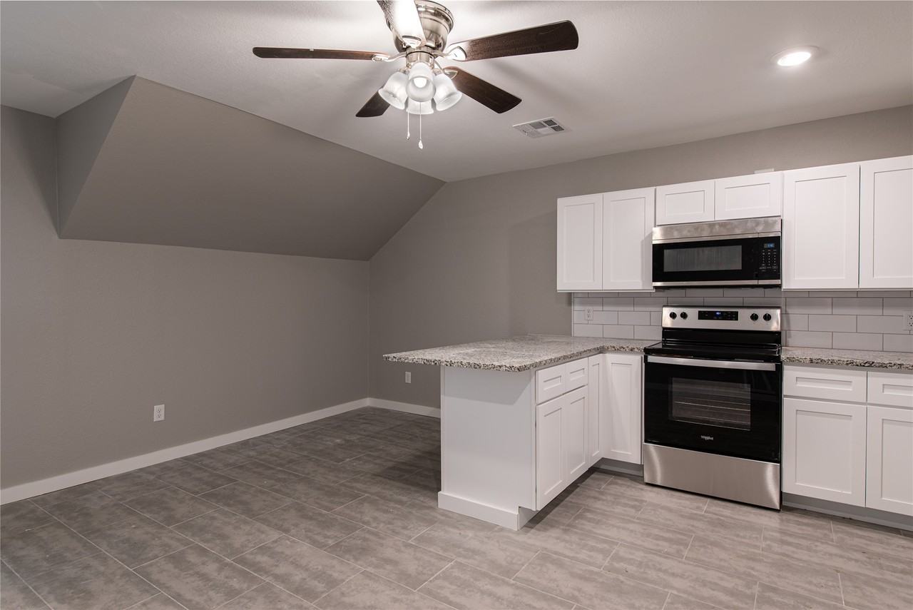 519 Magnolia Point Dr #519B - Photo 4 of 11