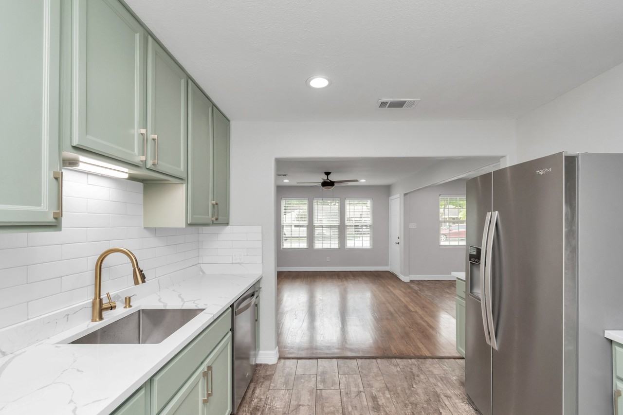 1709 S Park Dr #1709 - Photo 4 of 35