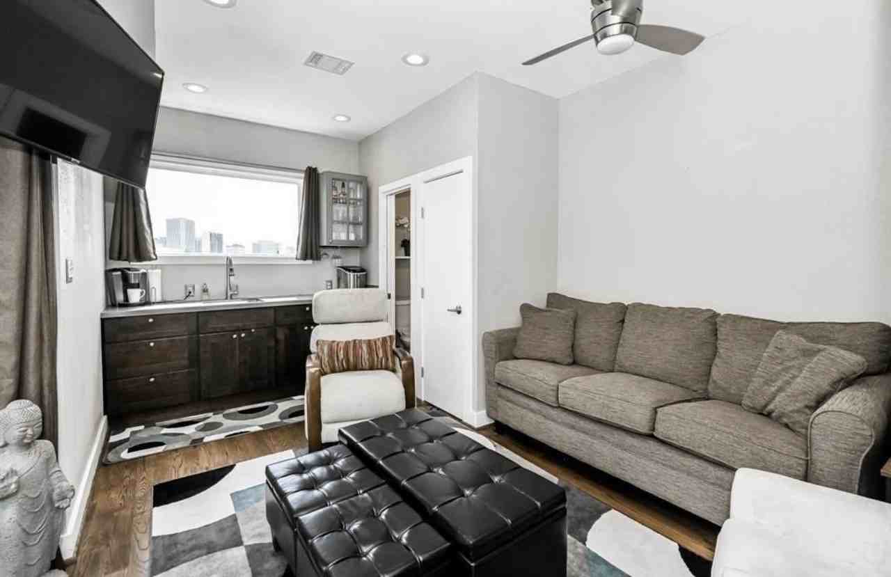 1608 W Webster St #1608B - Photo 3 of 14